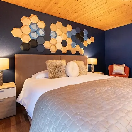 The Glacier Express - Grindelhomes * Grindelwald